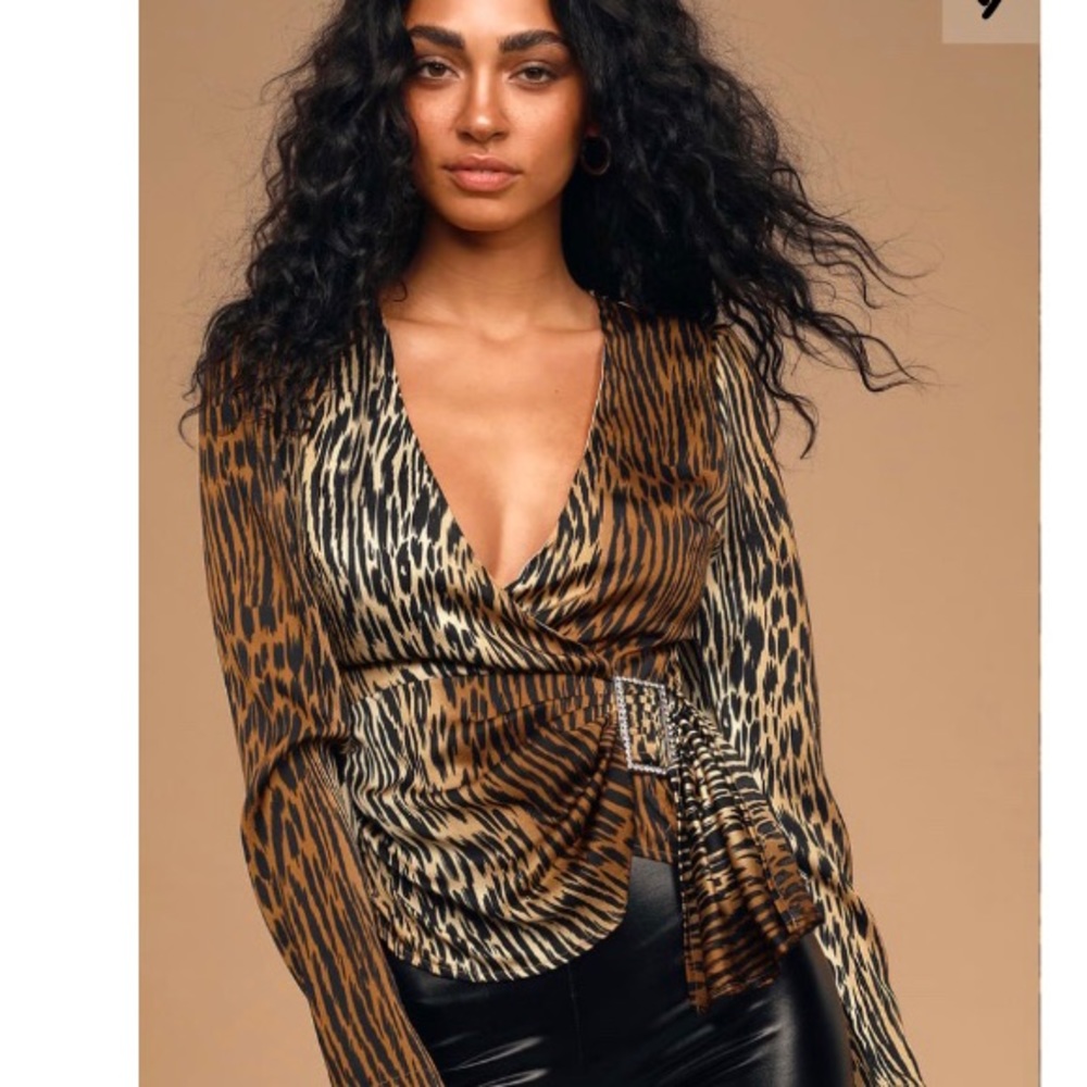 💕3 for $30💕 Lulu’s BNWT Brown Tiger Print Long Sleeve Top.